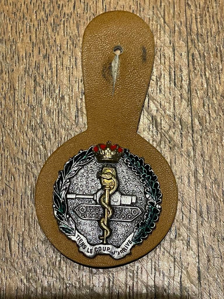 Cintre à poitrine 17th cie medic, Collections, Envoi