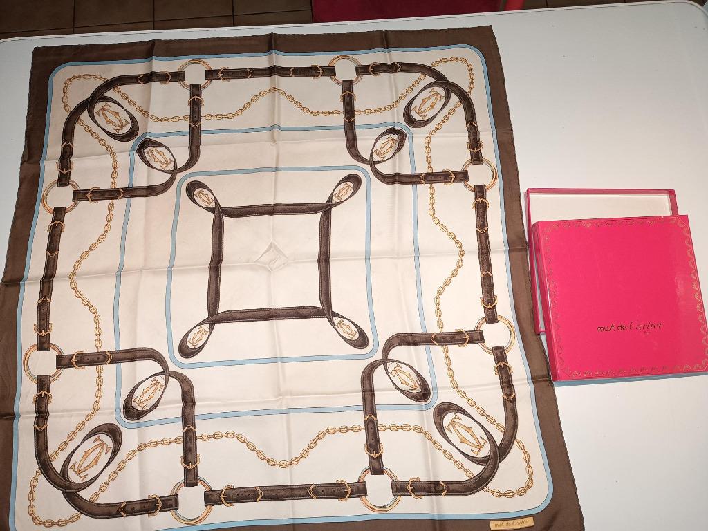 carré de soie Must de Cartier 80*80, Taille 46/48 (XL) ou plus grande, Enlèvement ou Envoi, Must de Cartier, Écharpe