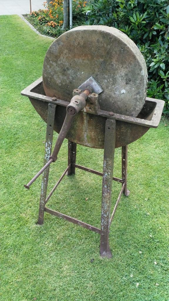 Oude slijpsteen water/steen, Ophalen