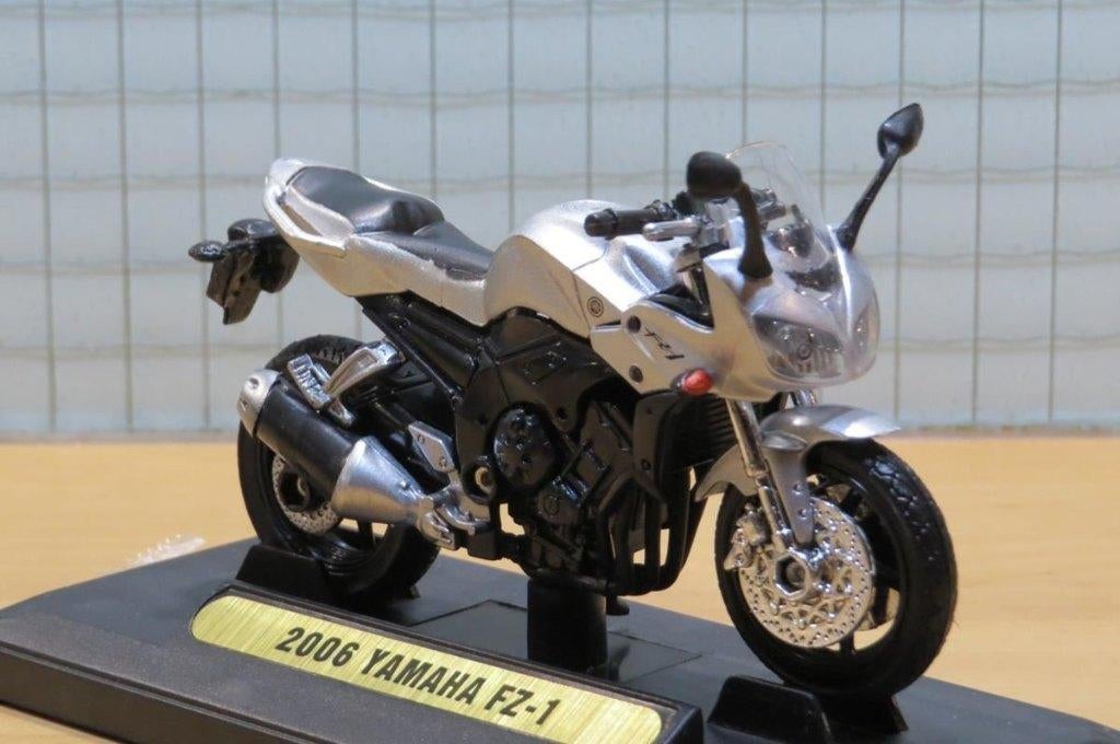 Yamaha FZ-1 Fazer 2006 1:18, Hobby en Vrije tijd, Modelauto's | 1:18, Ophalen of Verzenden, Nieuw, Motor, Motormax