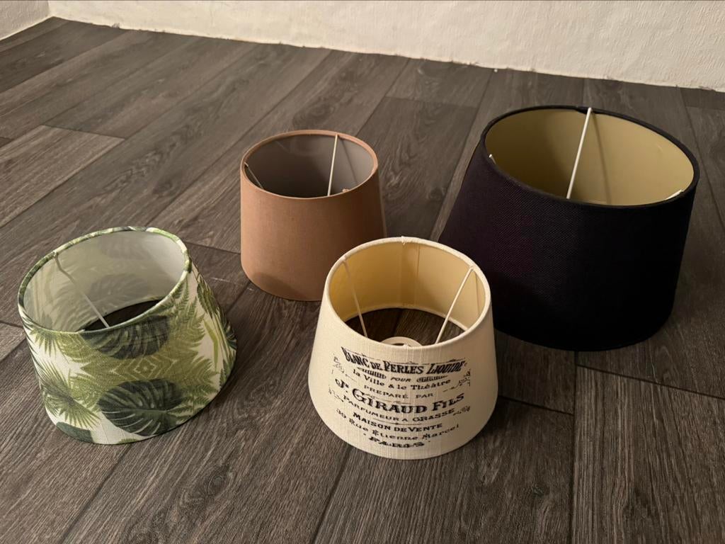 Setje lampenkappen met tafellamp., Ophalen, Zo goed als nieuw