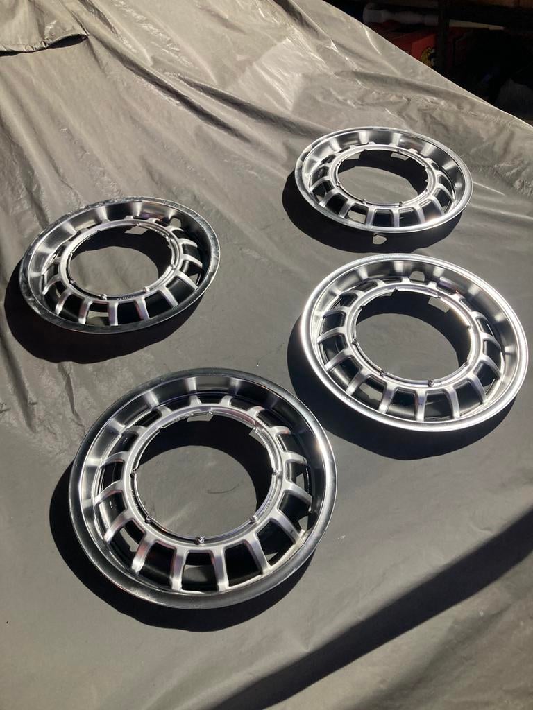 VW  GOLF. enjoliveurs, Enlèvement ou Envoi