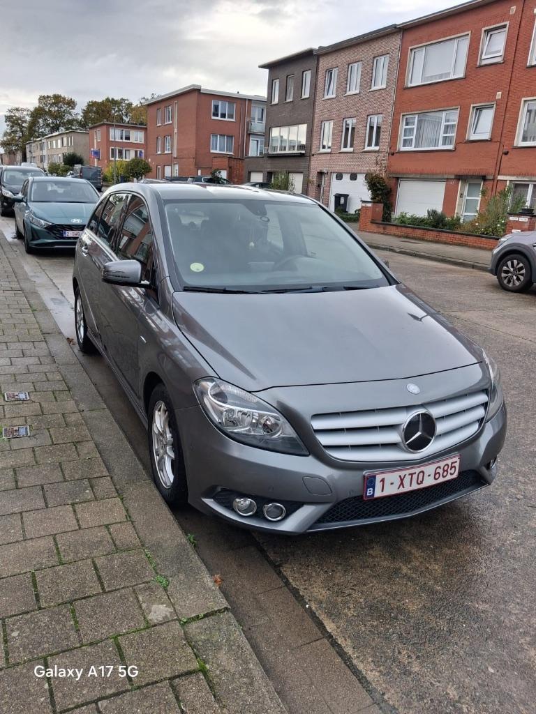 Mercedes b200 cdi 2012, Auto's, Euro 5, Zwart, Bruin, 5 deurs