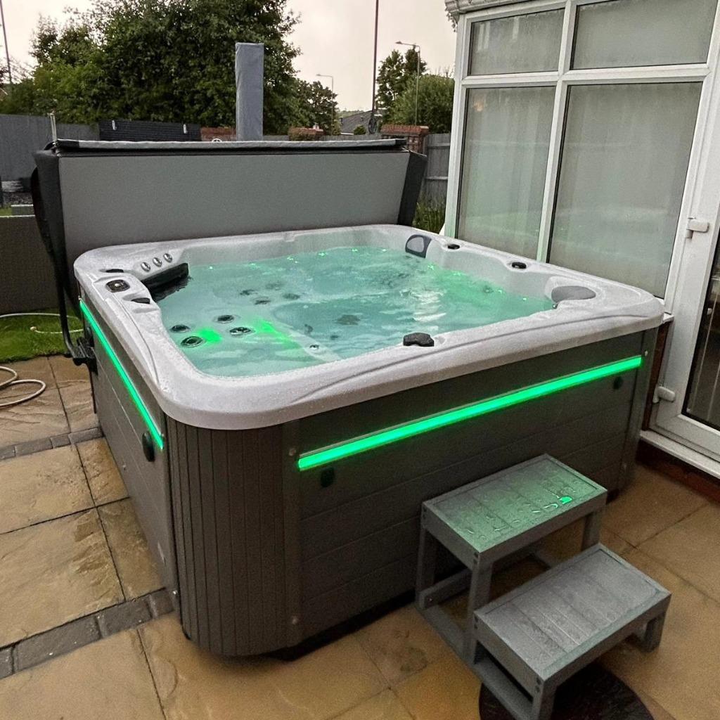 jacuzzi 3Pls lumiére premium Musique+option pompe a chaleur, Jardin & Terrasse, Ensembles de jardin, Neuf, 5 places, Enlèvement