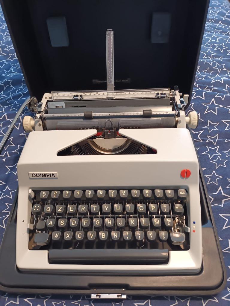 Typemachine Olympia, Diversen, Typemachines, Ophalen, Gebruikt