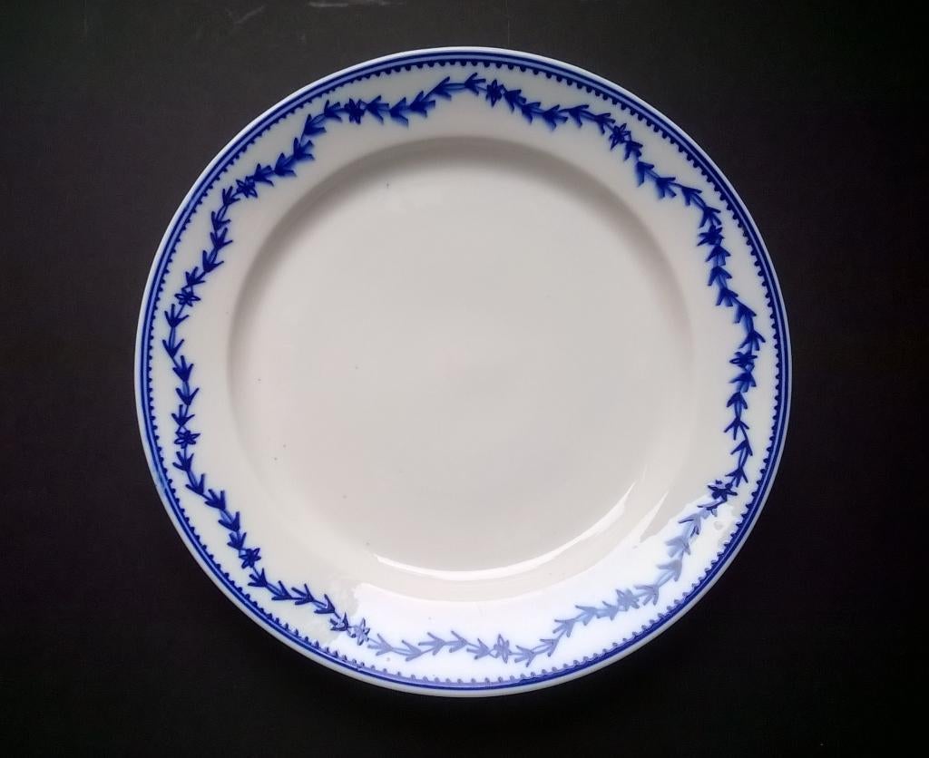 Assiette en porcelaine de Tournai, Antiquités & Art, Antiquités | Porcelaine, Enlèvement ou Envoi