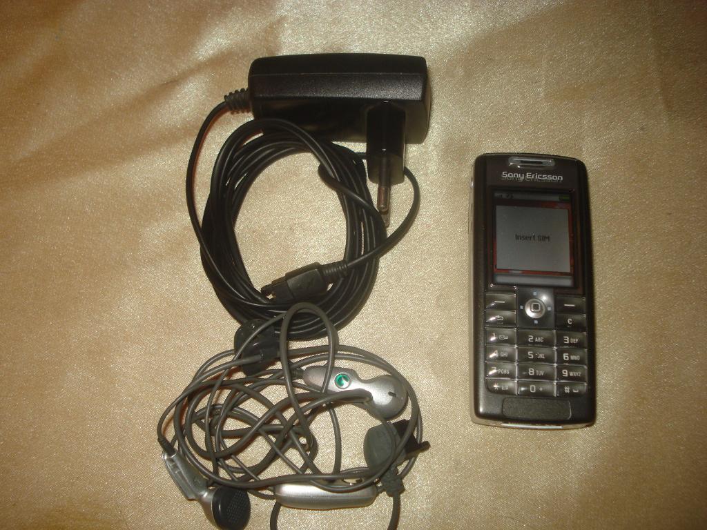 SONY-ERICSSON T630 Gsm Vintage, Telecommunicatie, Mobiele telefoons | Sony, Zo goed als nieuw, Klassiek of Candybar, Fysiek toetsenbord