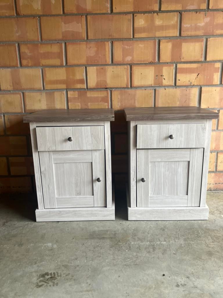 Landelijke nachtkastjes, Huis en Inrichting, Slaapkamer | Nachtkastjes, Ophalen, Zo goed als nieuw