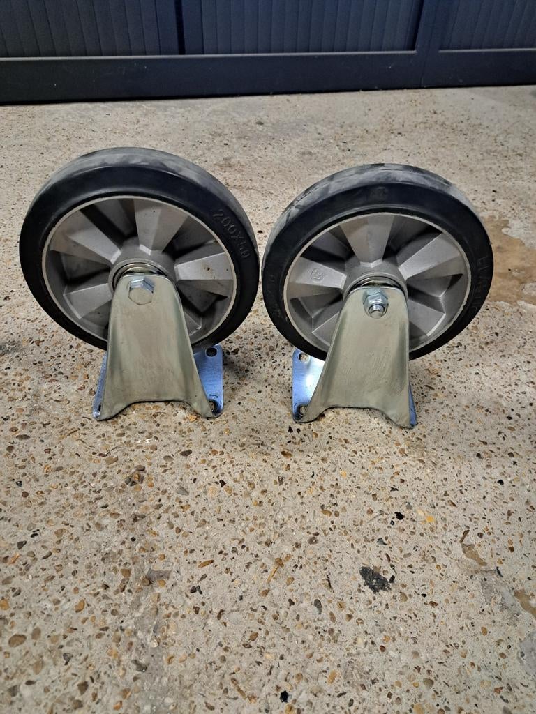 Zwenkwielen 300 kg per wiel, Ophalen