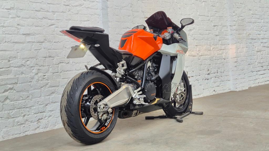 KTM RC8 @motomobilia, 2 cilinders, Sportuitlaat, Motorrijbewijs A, Bedrijf