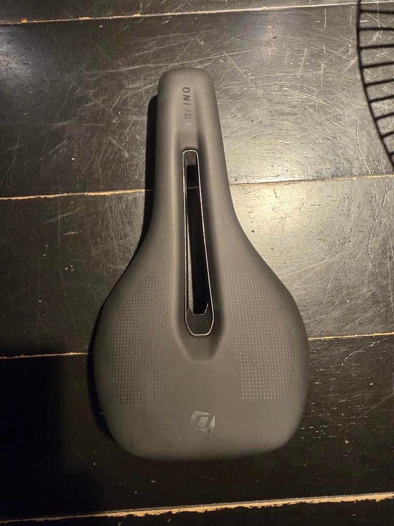 Selle Syncros Tofino ajourée 145mm, Vélos & Vélomoteurs, Vélos Pièces, Selle, Carbone
