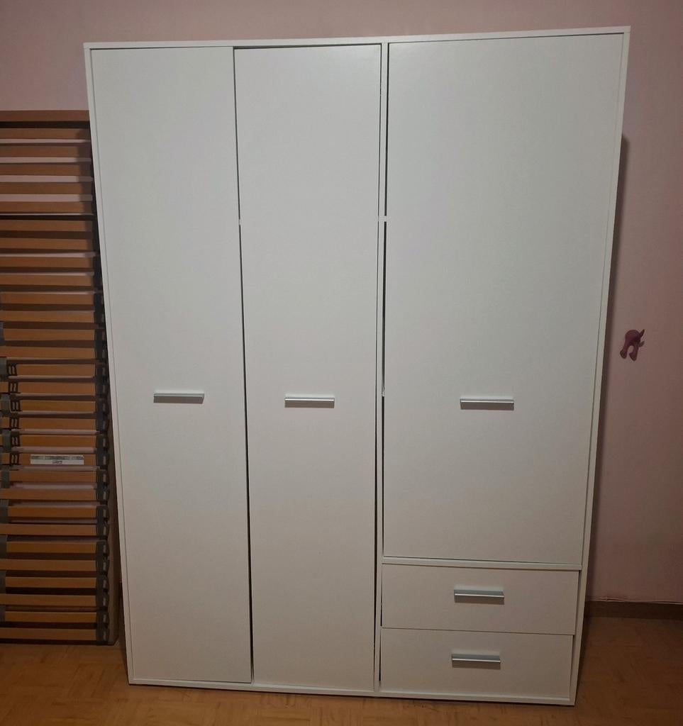 Witte kleerkast, Ophalen