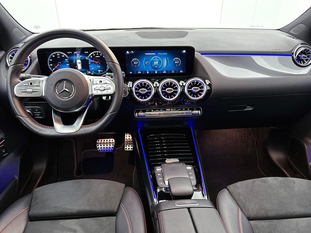 Mercedes-Benz GLA-klasse 250 e AMG Line | Panoramisch Dak |, Auto's, Stof, Zwart, 4 cilinders, 16 kWh
