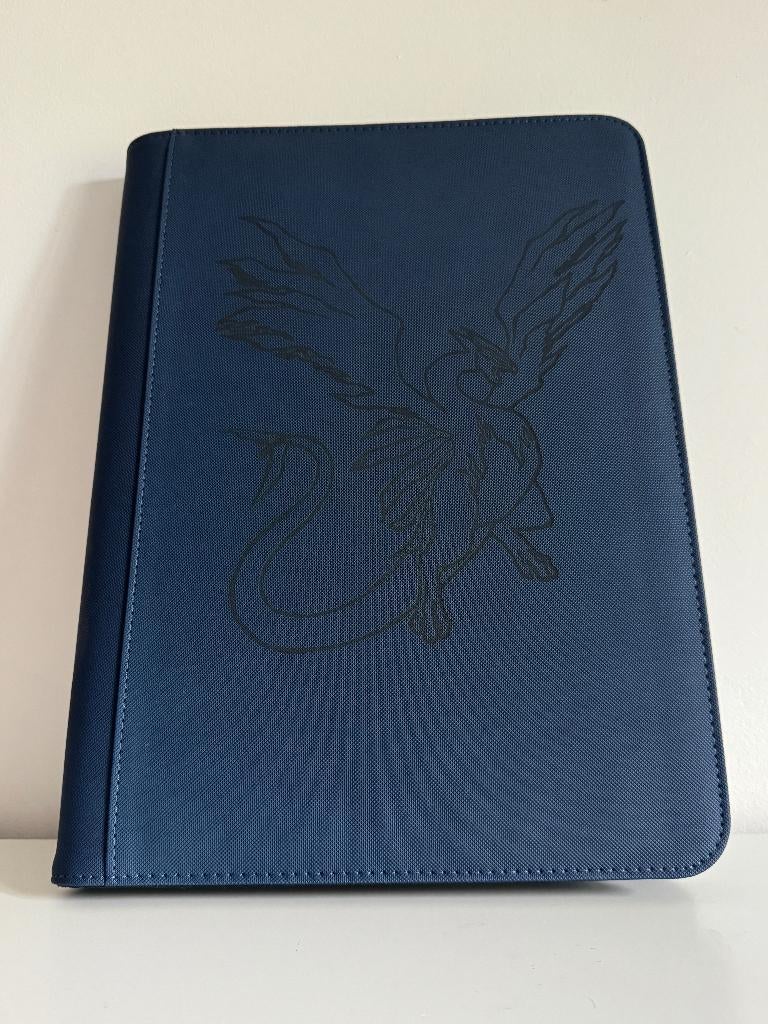 Classeur Pokémon gravé personnalisé — 360 cartes, 9 poches, Enlèvement ou Envoi, Neuf, Autres types