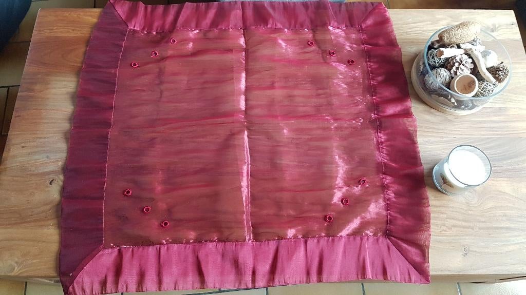 Nappe bordeaux 90 x 88 cm décoration table meuble, Maison & Meubles, Nappes, Enlèvement ou Envoi, Comme neuf