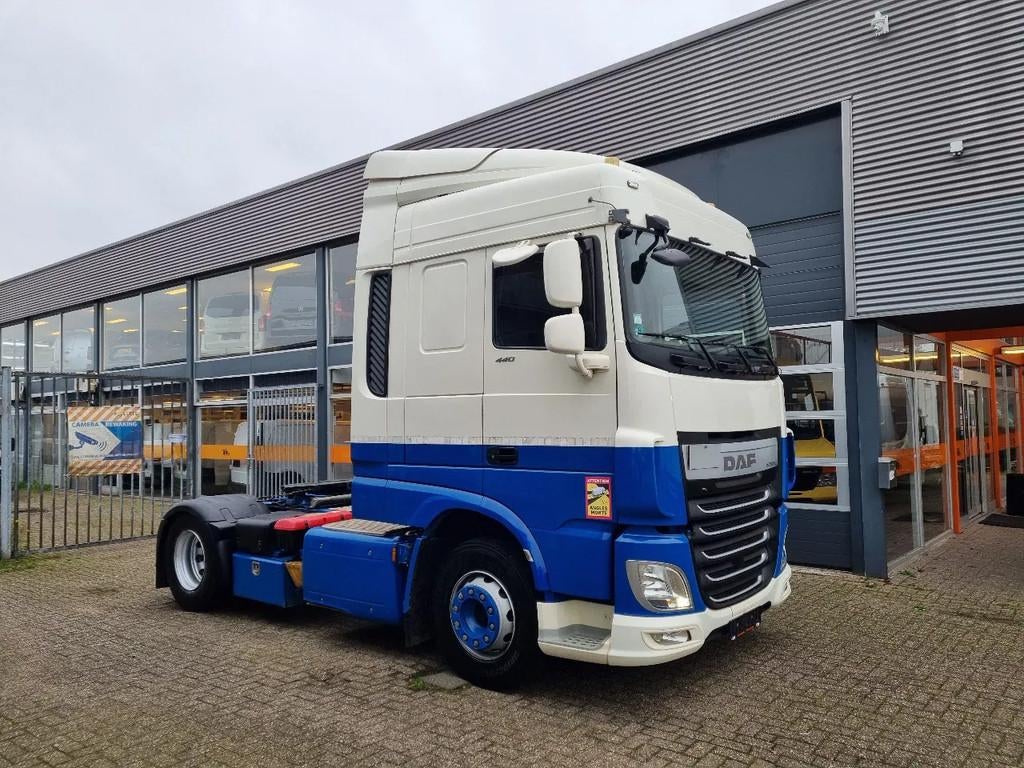 DAF XF 106.440 EURO 6/ Intarder/ Webasto/ ADR / Klima, Auto's, Vrachtwagens, Automaat, 435 pk, Wit, Centrale vergrendeling