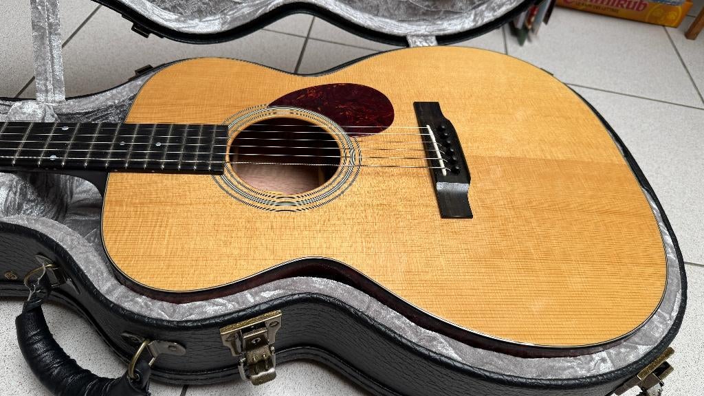 Eastman E10 OM-TC + coffre, Musique & Instruments, Enlèvement, Comme neuf, Guitare Western ou Guitare Folk