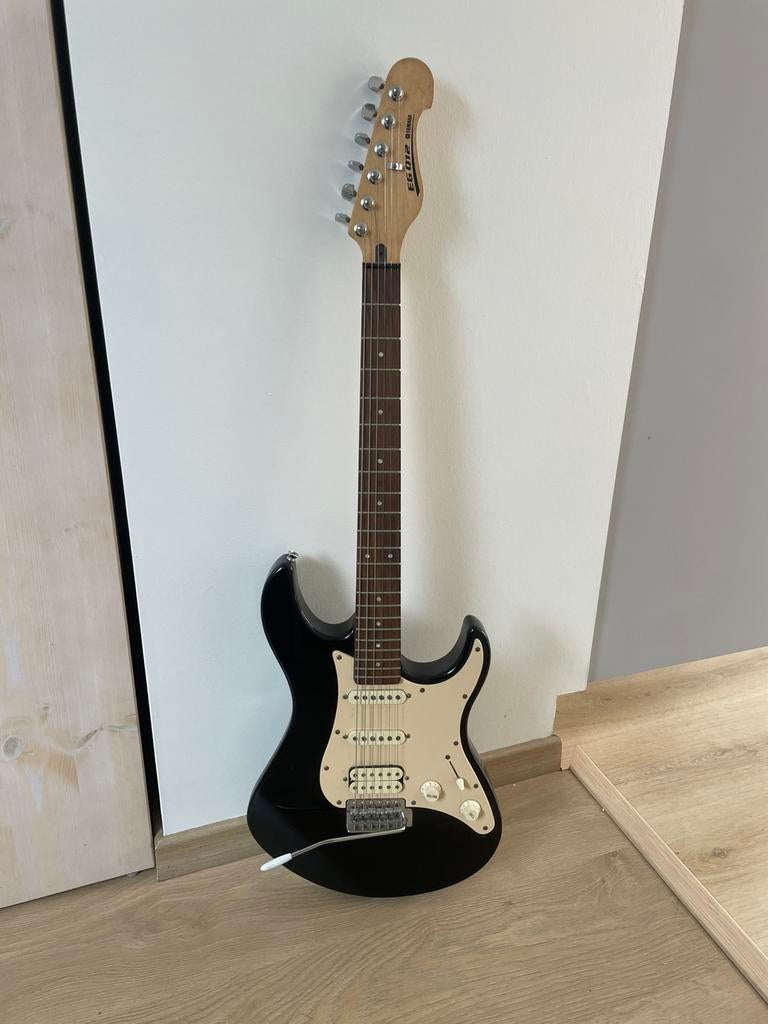 Yamaha EG012 elektrische gitaar, Muziek en Instrumenten, Snaarinstrumenten | Gitaren | Elektrisch, Ophalen, Gebruikt, Solid body