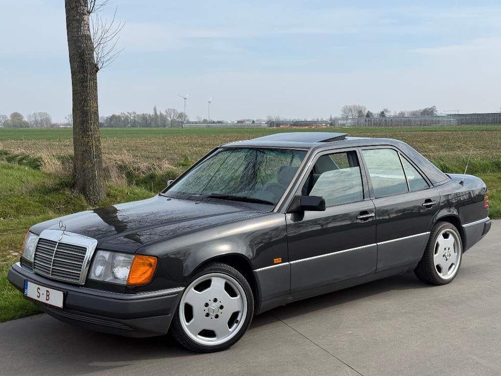 Oldtimer Mercedes-Benz 300D W124 1991, Auto's, Mercedes-Benz, Voorwielaandrijving, Stof, Particulier, USB
