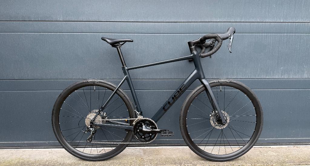 velo cube attain race, Vélos & Vélomoteurs, Vélos | Vélos de course, Comme neuf, Autres marques, 15 à 20 vitesses, 28 pouces, Aluminium