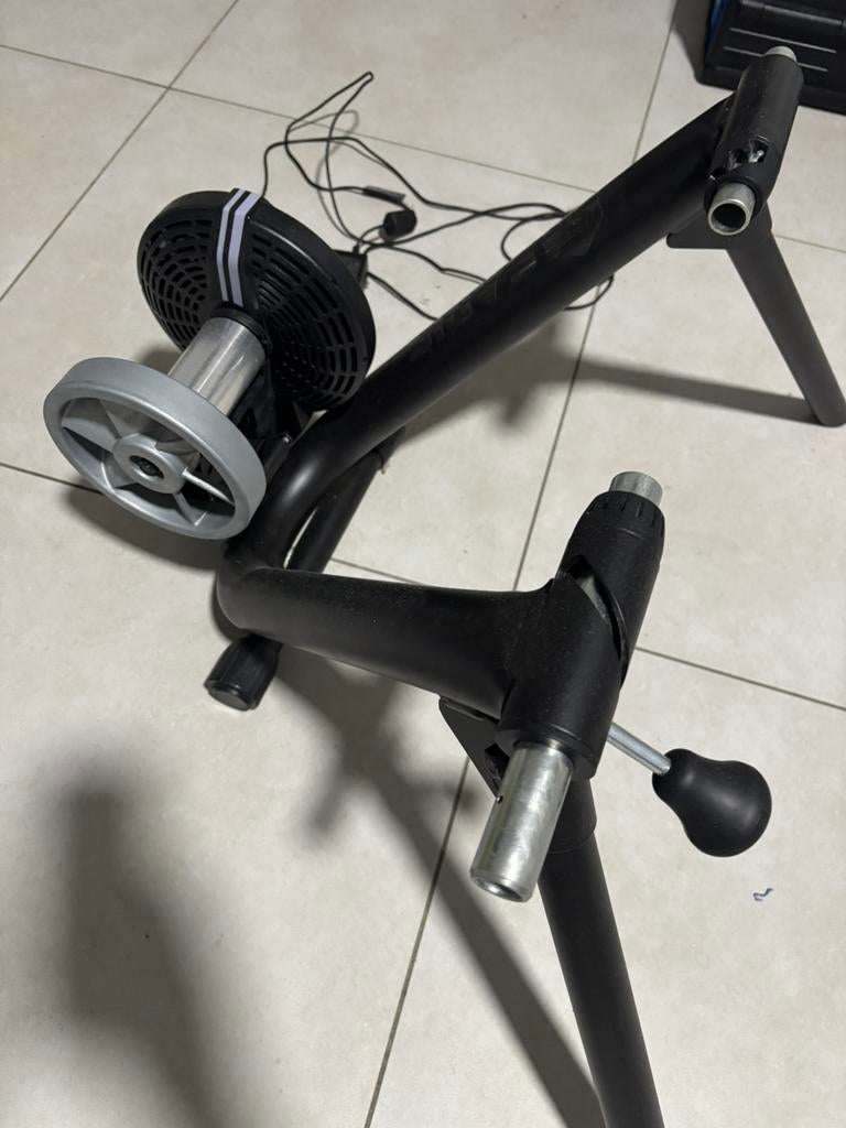 Smart home trainer for bike indoor cycling, Enlèvement, Comme neuf