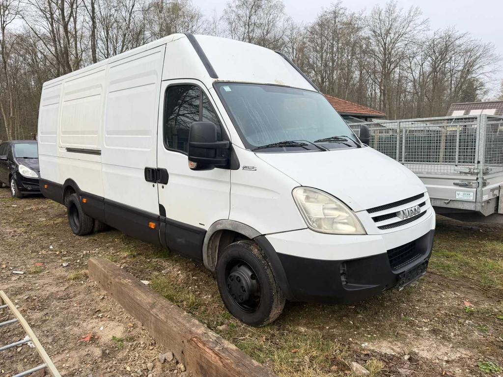 Véhicule commercial quotidien Iveco, Autos, Camionnettes & Utilitaires, Achat, Entreprise, Iveco, Boîte manuelle