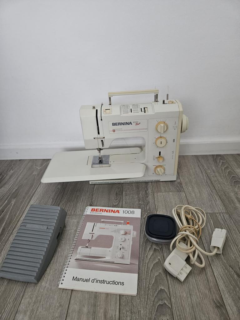 Bernina 1000 PLUS Naaimachine, Hobby & Loisirs créatifs, Machines à coudre & Accessoires, Enlèvement, Comme neuf, Machine à coudre