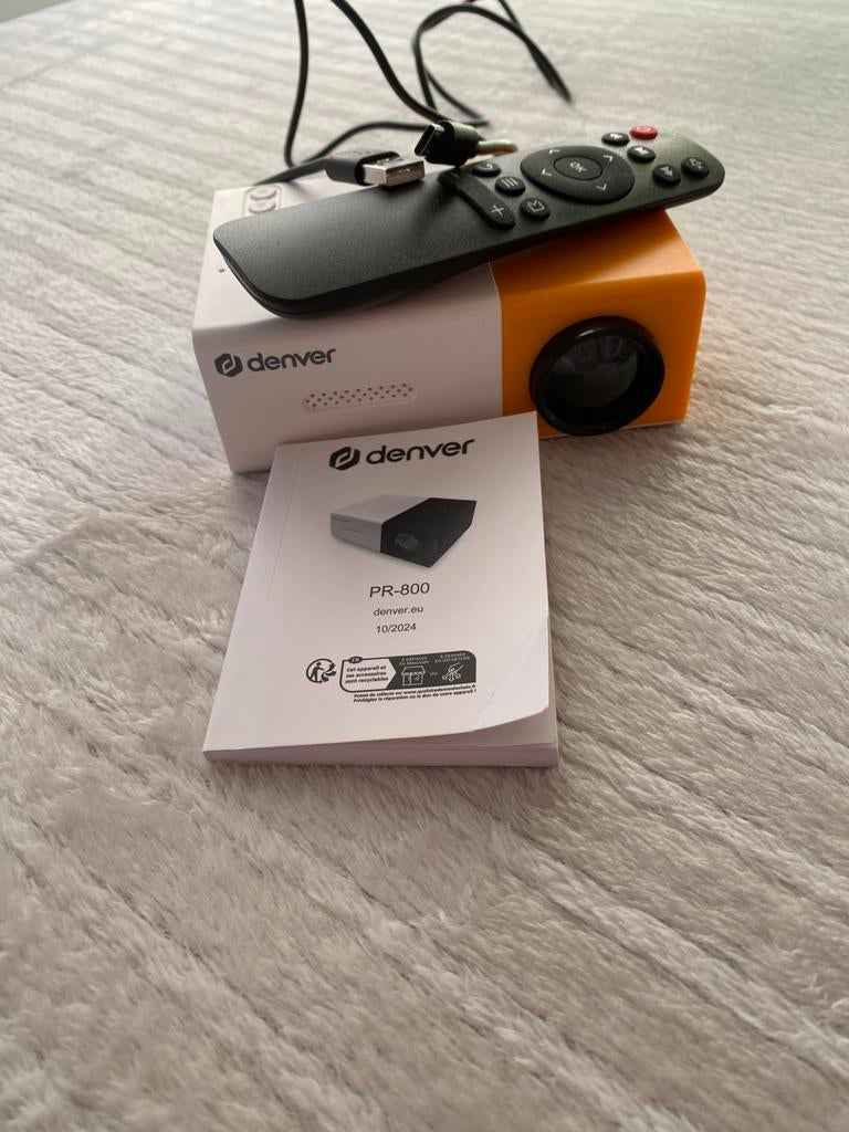 Mini-vidéoprojecteur Denver PR-800 + télécommande, TV, Hi-fi & Vidéo, Projecteurs dias, Enlèvement, Comme neuf