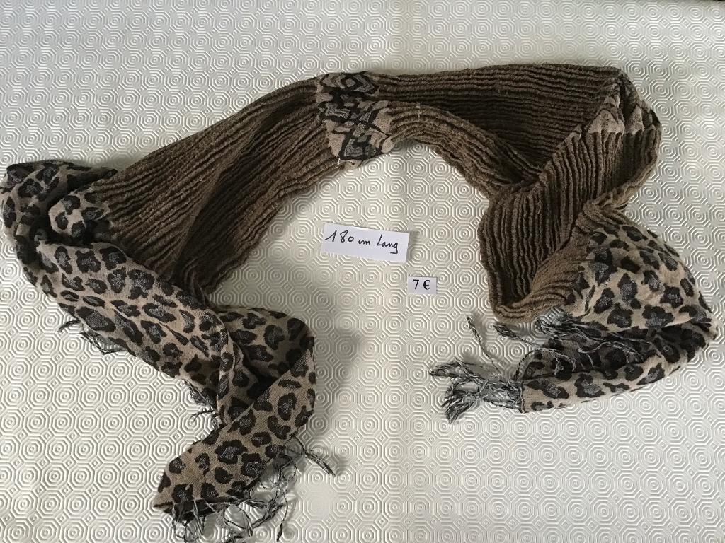 mooie moderne dames sjaal aan 7 euro en vele andere, Ophalen of Verzenden, Zo goed als nieuw, Sjaal