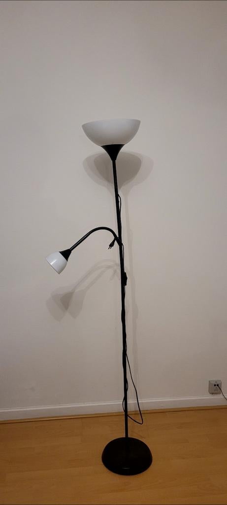 Staande lamp met leeslamp – zwart/wit –, Huis en Inrichting, Lampen | Vloerlampen, Ophalen, Gebruikt