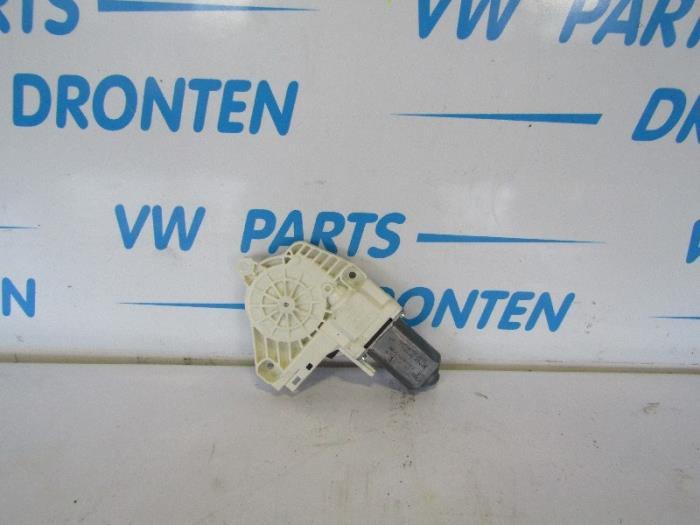 Moteur de vitre portière d'un Audi A4, Autos : Pièces & Accessoires, Carrosserie & Tôlerie, Audi, Utilisé, 3 mois de garantie