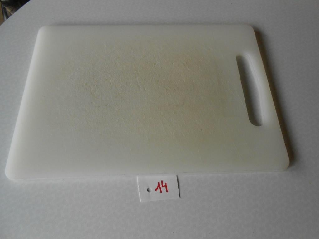 planche à découper en plastique blanc 34 cm x 24 cm x D8 mm, Maison & Meubles, Enlèvement, Utilisé