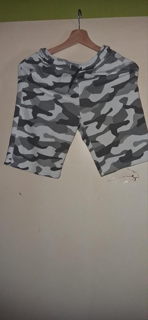 Short style militaire blanc C&A, Vêtements | Hommes, Pantalons, C&A, Enlèvement, Porté, Blanc