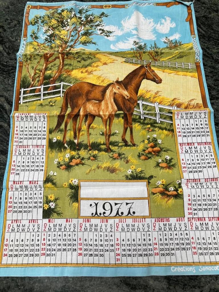 vintage keukenhanddoeken met jaartal, Huis en Inrichting, Ophalen of Verzenden, Zo goed als nieuw, Overige kleuren, Theedoek of Handdoek