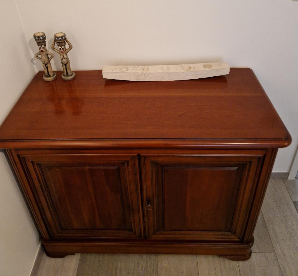 Armoire en acajou, Enlèvement