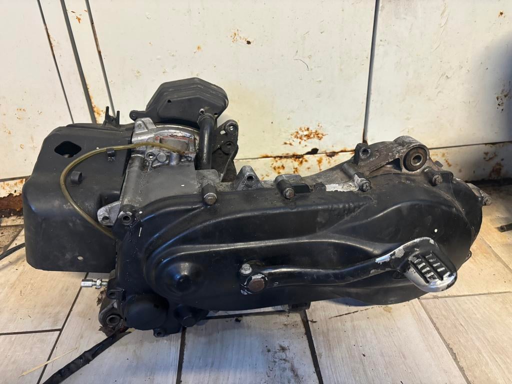 Piaggio zip 2takt blok, Fietsen en Brommers, Brommeronderdelen | Scooters, Ophalen, Zo goed als nieuw, Blok, Piaggio