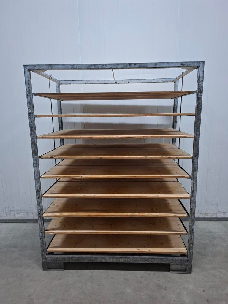 Kaasbox. Metalen rek, Ophalen