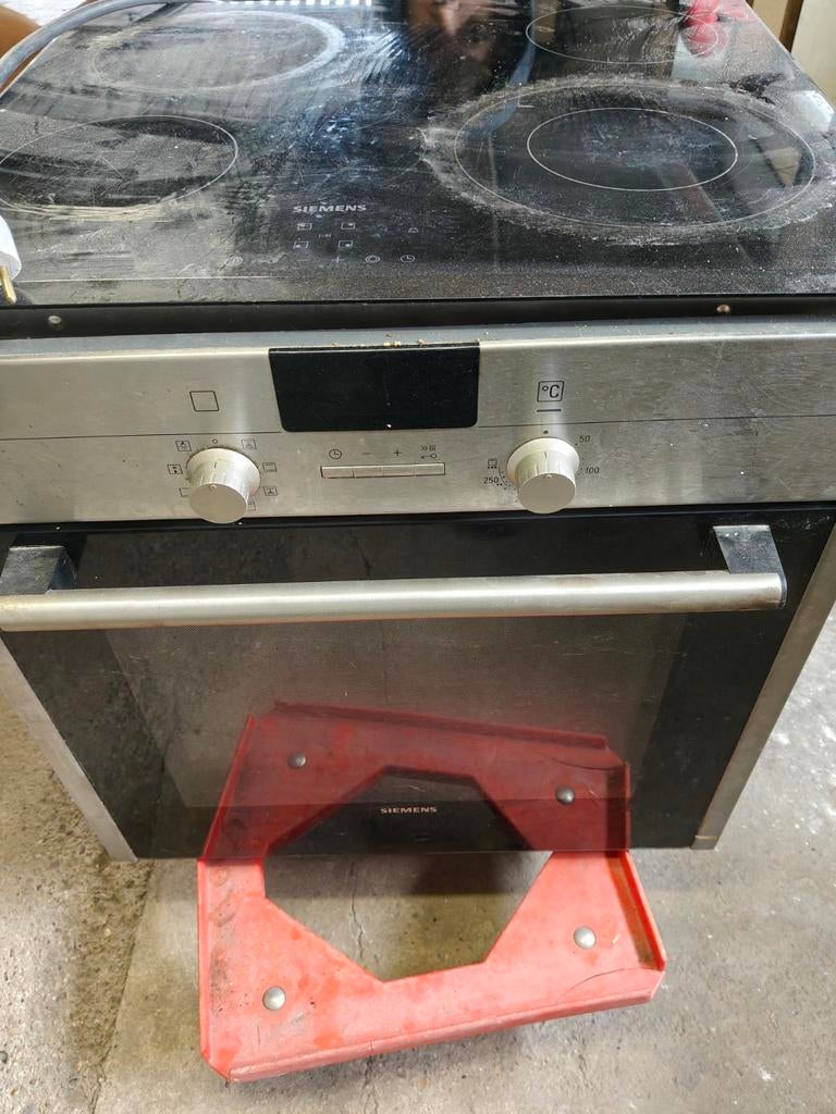 Siemens, Enlèvement, Four