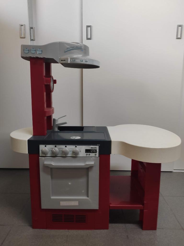 Rood speelkeukentje Miele H 95 cm B 95 cm, met geluid, Kinderen en Baby's, Ophalen, Gebruikt, Kunststof, Speelkeuken