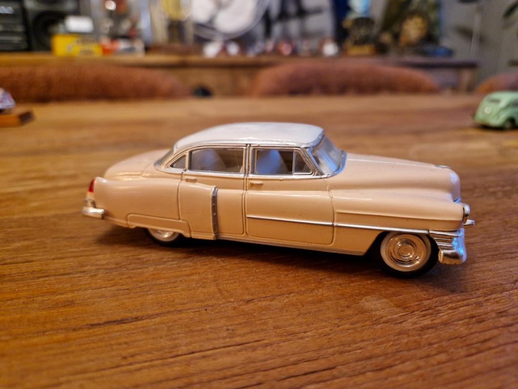 ERTL 1/43 1952 Cadillac four door, Enlèvement ou Envoi