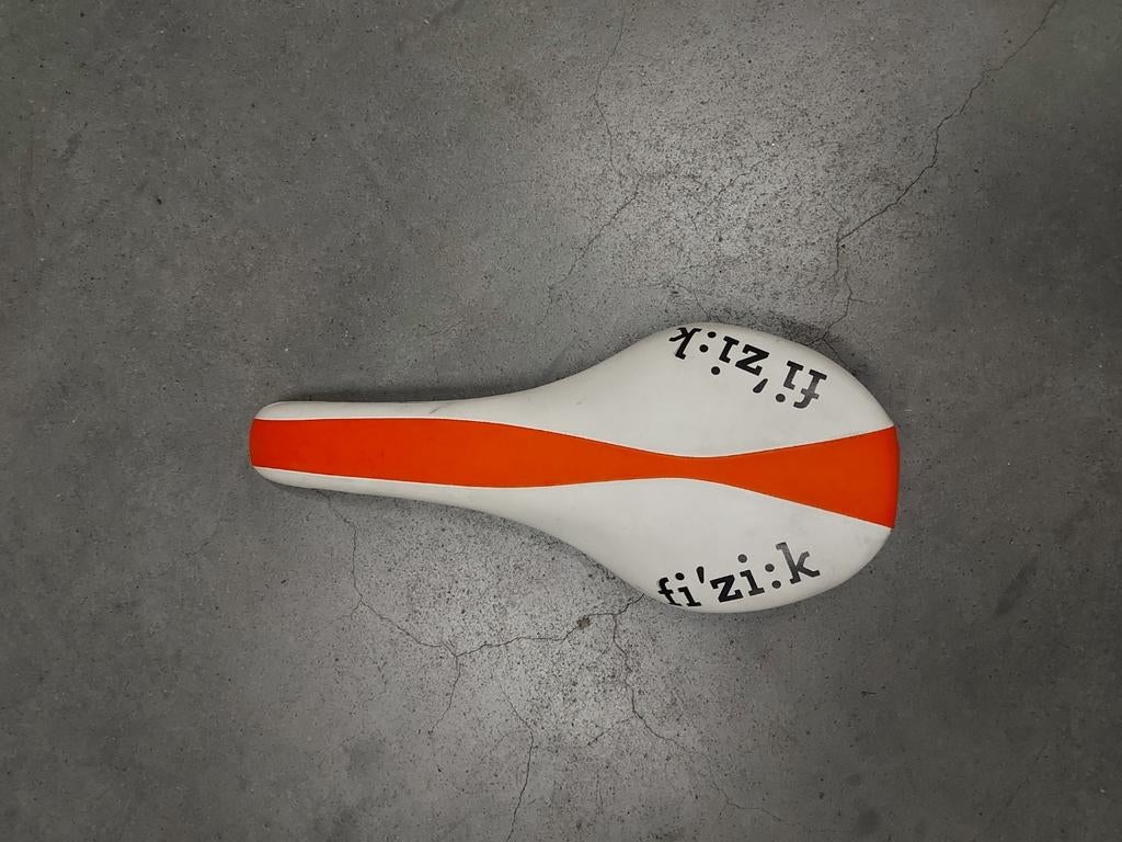 Zadel Fizik Tundra, Ophalen, Zo goed als nieuw