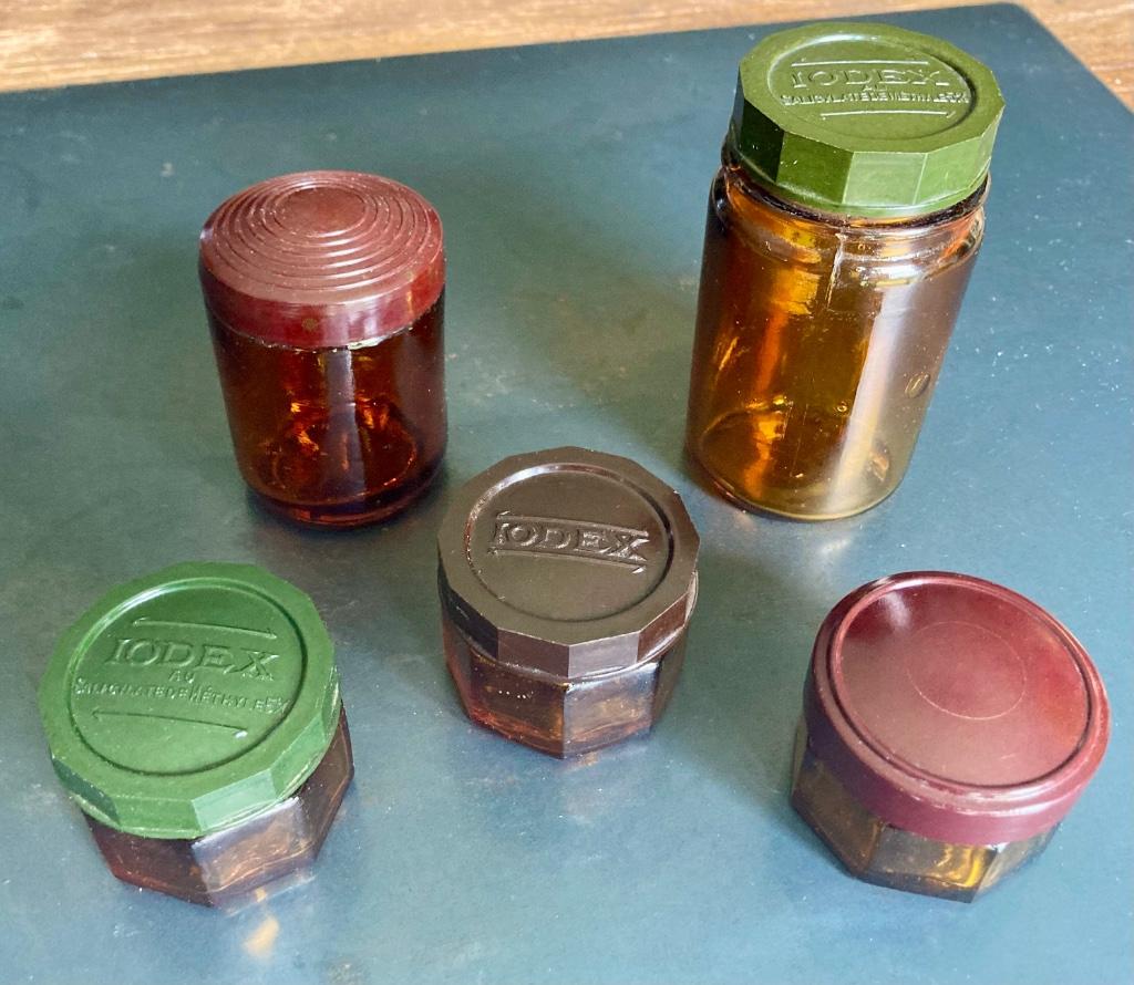 Lot petits récipients de pharmacie avec bouchon en Bakélite, Enlèvement ou Envoi
