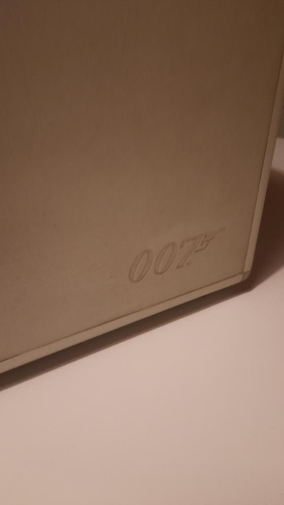 Verzamelkoffer 20 dvd's James Bond + 4 losse dvd's + boek, Alle leeftijden, Ophalen, Zo goed als nieuw, Actiethriller