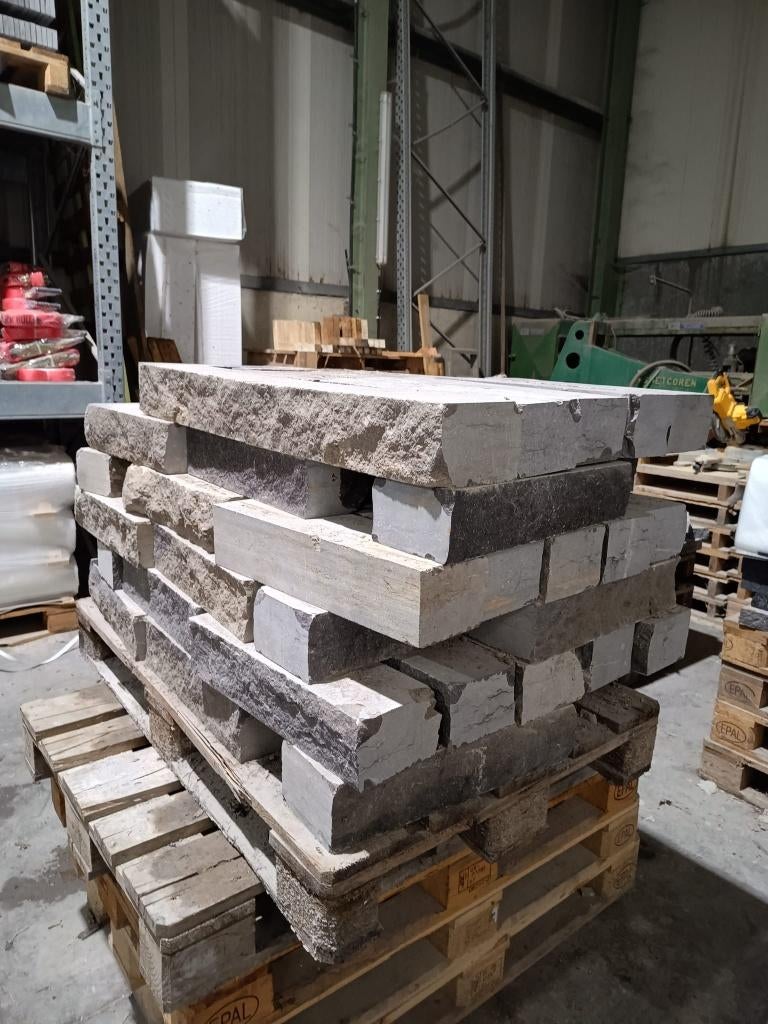 VENDUE Lot MOELLONS CLIVÉS 70 pièces 45x10x14cm PIERRE BLEUE, Comme neuf, Autres types, 10 m²² ou plus, Enlèvement