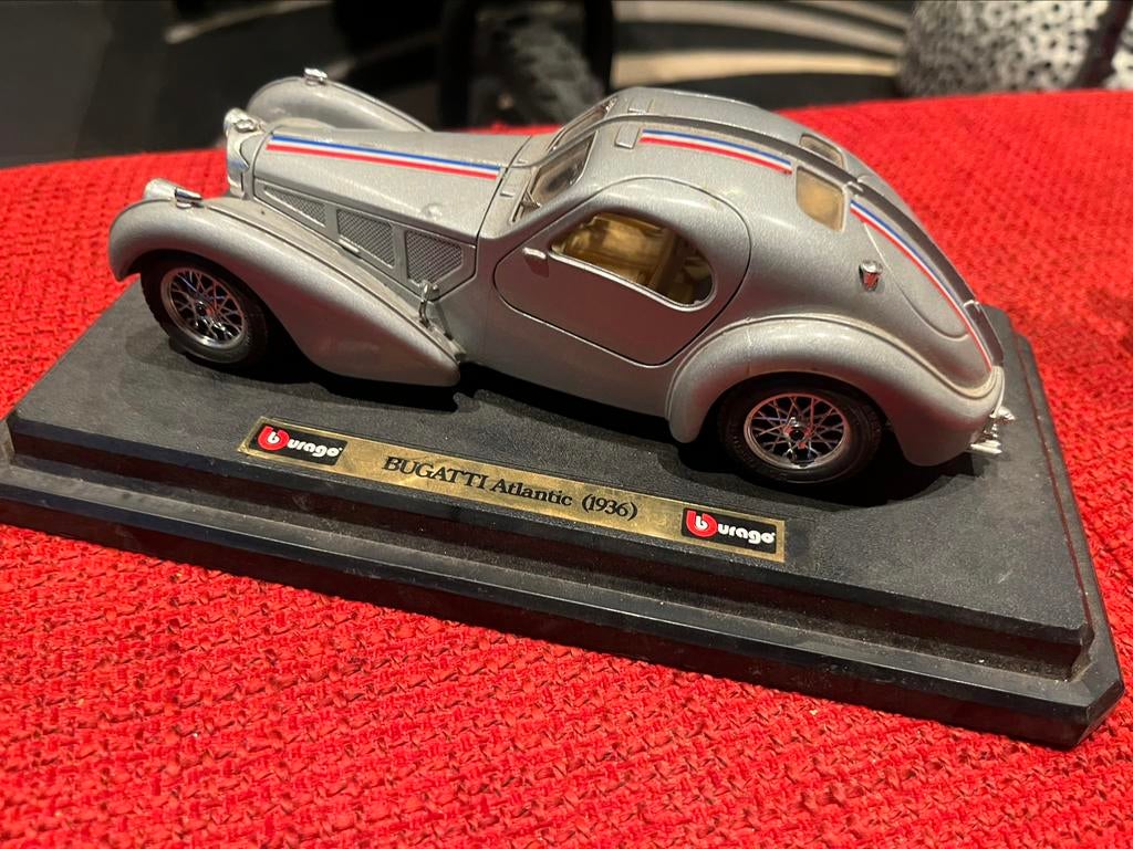 Vintage 1:24 bBurago Bugatti Atlantic 1936 metal model, Ophalen, Zo goed als nieuw, Burago