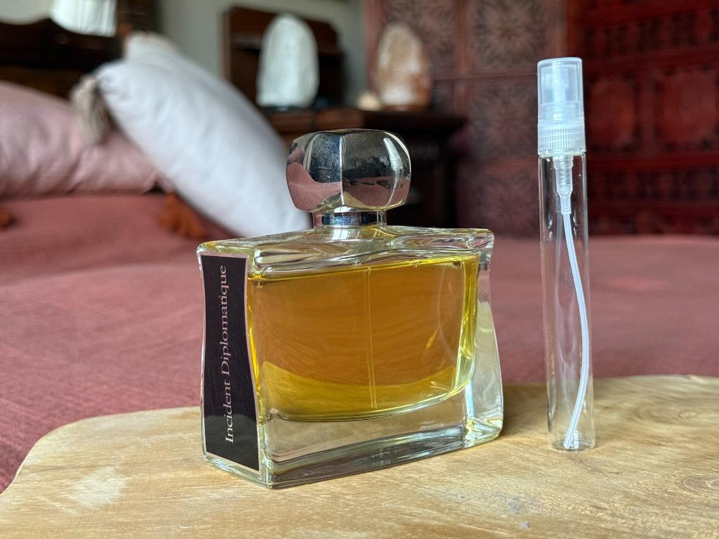 Jovoy - Incident diplomatique sample/decant, Enlèvement ou Envoi, Comme neuf