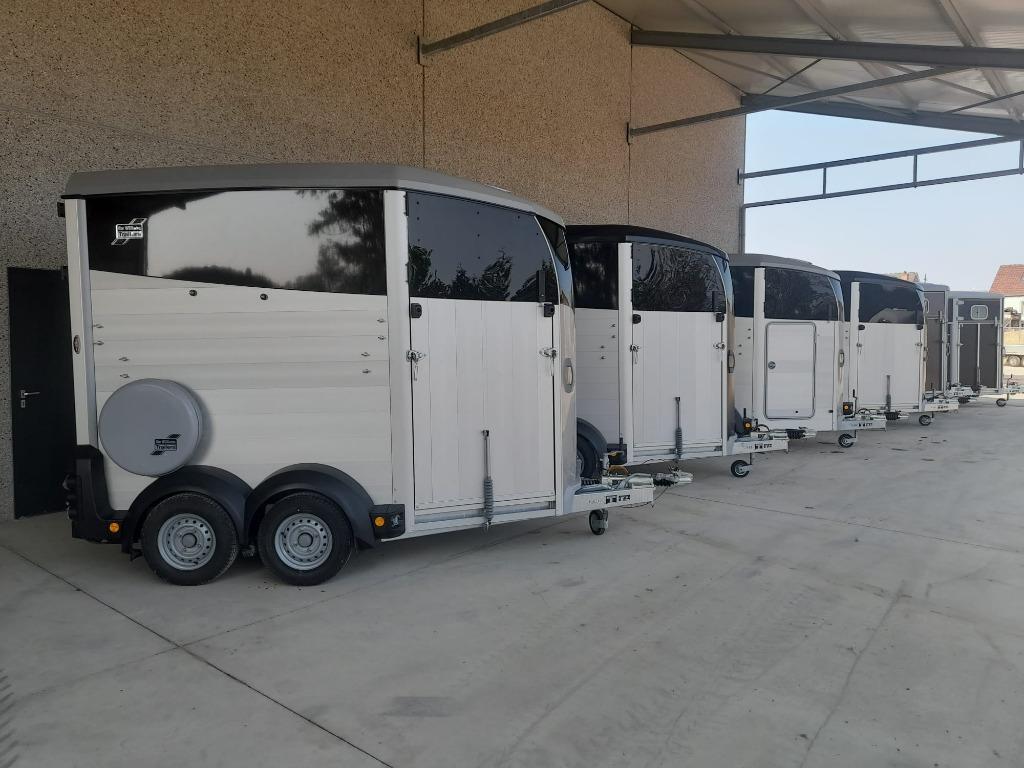 Van ifor williams HBX 506, Dieren en Toebehoren, Paarden en Pony's | Trailers en Aanhangwagens, Nieuw, 2-paards trailer, Aluminium