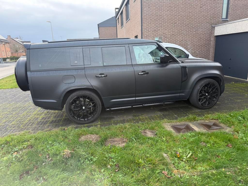 Land Rover Defender 130 3.0D HEV – Full Option – Unique Look, Auto's, Automaat, Land Rover, Beige, Zwart
