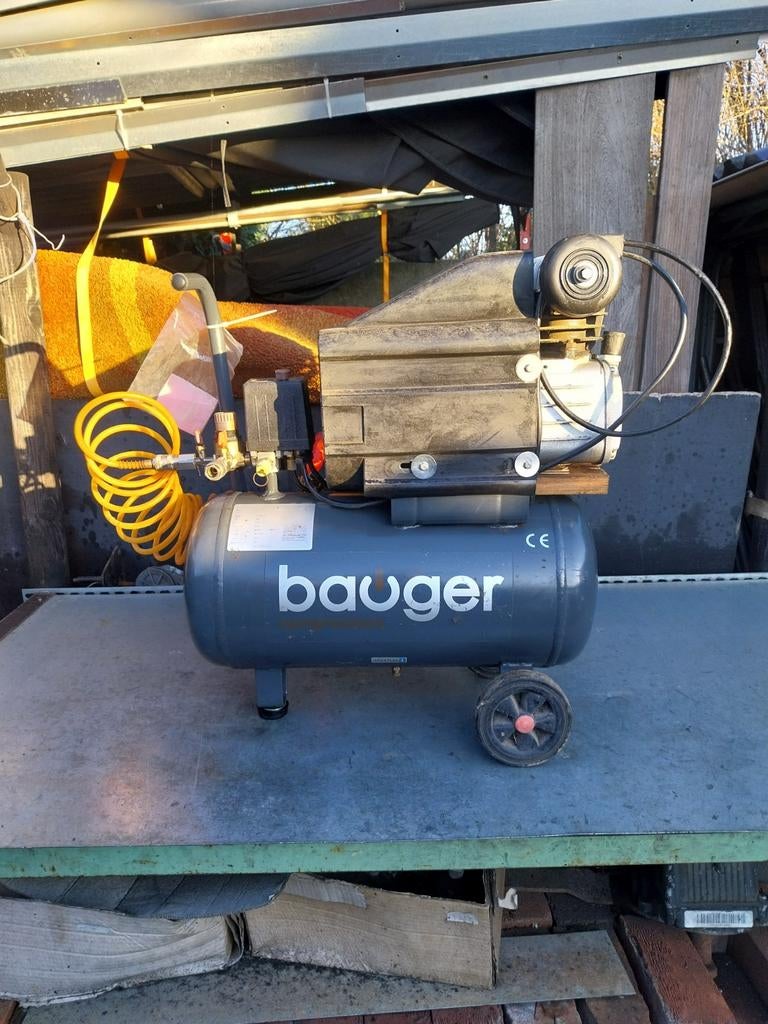 Compresseur  de 25 l  à l'huile cuve parfait  état, Bricolage & Construction, Compresseurs