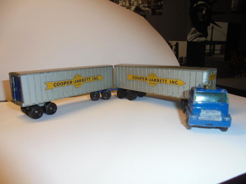 Hendrickson tractor-oplegger luciferdoosje, Ophalen of Verzenden, Gebruikt, Bus of Vrachtwagen, Matchbox